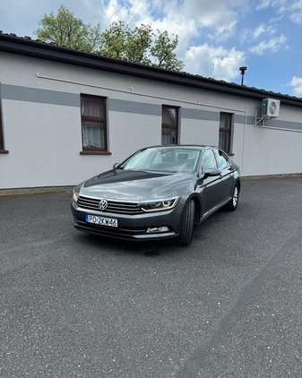 Volkswagen Passat cena 62000 przebieg: 190000, rok produkcji 2015 z Drobin małe 172